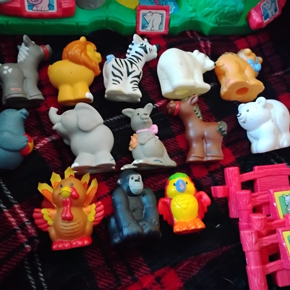 Little People Colorful Animal Playset for Kids - Picture 2 of 3